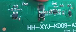 Płytka PCB z przyciskiem, diodami LED, kondensatorami i układami scalonymi