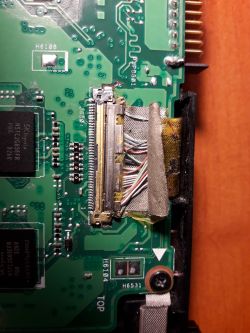 Asus x550cc rev. 2.0 - Jak naprawić ścieżkę przy złączu taśmy matrycy?