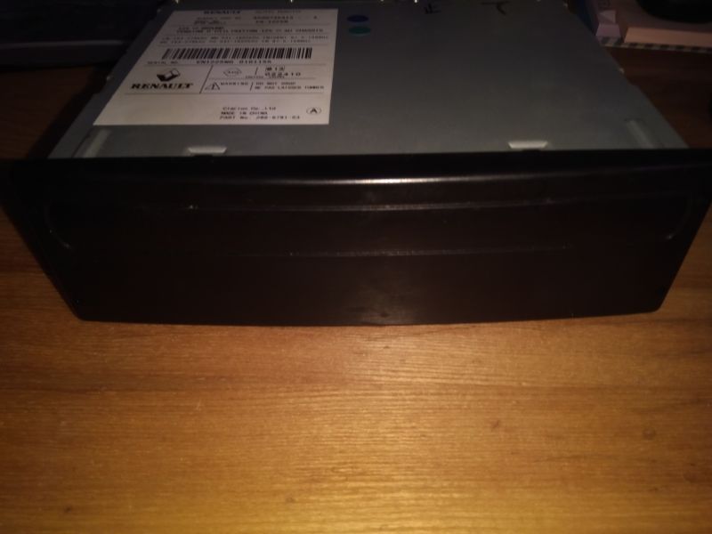 Laguna II 2006 - problemy z radiem Cabasse: trzaski i brak dźwięku FM