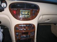 Jak zdemontować radio w Peugeot 607 do montażu zestawu Parrot?