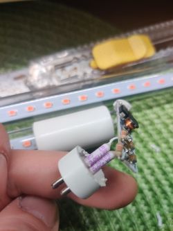 Oprawy do żarówki LED T5 1149mm - podłączenie i zastosowanie w hodowli roślin
