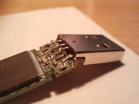 SONY pendrive 8GB - Złamana wtyczka, oderwany fragment płytki