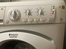 Pralka Ariston Hotpoint ARSL105 - migają wszystkie dolne kontrolki