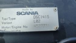 Tabliczka znamionowa silnika Scania z oznaczeniami modeli i numeru silnika.