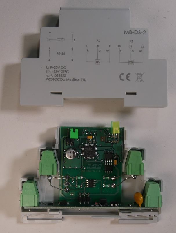 Otwarty moduł elektroniczny MB-DS-2 z widoczną płytką drukowaną i złączami.