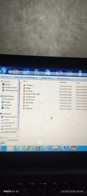 Otwarta przeglądarka plików systemu Windows, ukazująca zawartość dysku lokalnego (M.