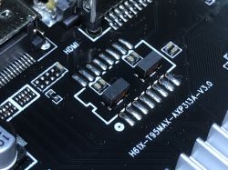 Zbliżenie na płytę główną urządzenia T95MAX z widocznym złączem HDMI i oznaczeniem H61X-T95MAX-AXP313A-V3.0.