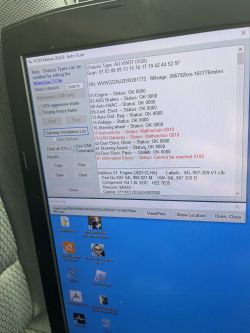 Zrzut ekranu VCDS z komunikatami o błędach w pojeździe
