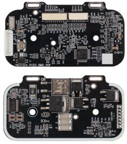 Dwie płytki PCB z układami elektronicznymi do ochrony przed przepięciem.