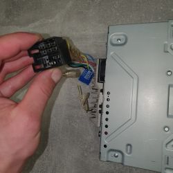 Podłączenie radia Pioneer do Audi A3 8L 1998 - brak reakcji, tylko 1 kabel +12V