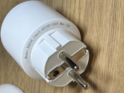 Close-up of an electrical plug labeled model BSD34 on a wooden surface.