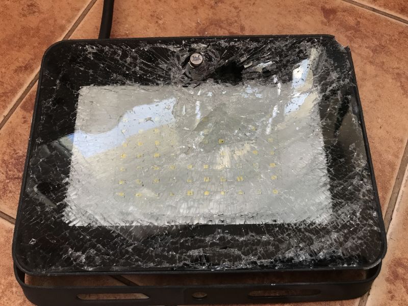 Interior, failure rate and construction of a 50W outdoor LED floodlight with motion sensor