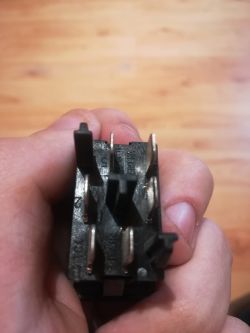 Jak podłączyć oryginalne silniczki i przełączniki do szyb w VW Golf 4?