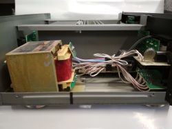 Wnętrze wzmacniacza Technics SU-V660 Wnętrze wzmacniacza Technics SU-V660