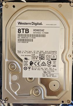 Dysk twardy Western Digital 8TB z etykietą produktu