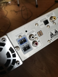 Jak podłączyć głośniki do Samsung HT-DB 120? Wtyki, oznaczenia, montaż przewodów