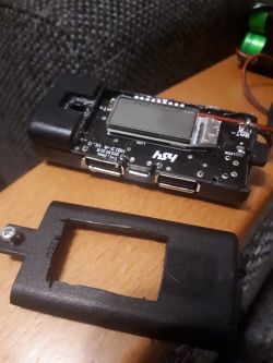 Powerbank własnej konstrukcji z miejscem na kable Powerbank własnej konstrukcji z miejscem na kable