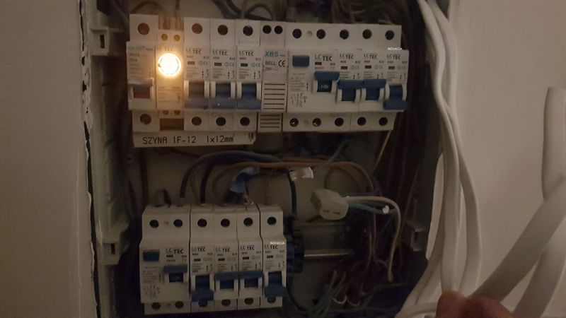 Identyfikacja kabla w kuchence indukcyjnej - czy to kabel siłowy?