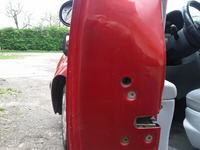 Jak wyjąć wkładkę zamka drzwi w Citroen C3 bez rozwiercania nitów?