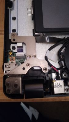 Jak uruchomić Acer Aspire V5-572 bez przycisku start? Szukam pinów na płycie.