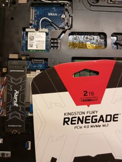 Dysk SSD Kingston Fury Renegade M.2 zamontowany w laptopie Dell Latitude E5470.