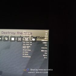 Zdjęcie ekranu z Minecraftem i nakładką wydajności pokazującą FPS oraz parametry GPU