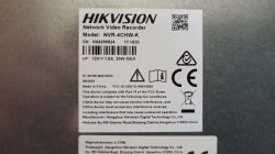 Etykieta techniczna rejestratora Hikvision NVR-4CHW-K z danymi produktu.