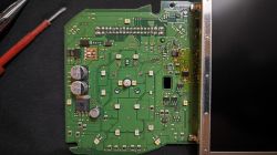 Prędkościomierz zaczyna od 40 km/h po odpaleniu - co steruje silniczkiem?