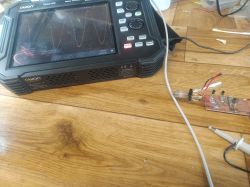 Philips 22AH68222 – brak FM stereo (LA3350) i wskaźnika „0” tuningu (HA1197)