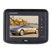 Montaż wyświetlaczy LCD w zagłówkach w samochodzie.