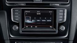 Czy VW Golf VII Discover Media Gen 2 ma zawsze nawigację?