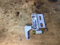 Lampki LED do szafy montowane na zawias - małe i praktyczne