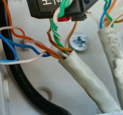 Jak podłączyć dwie kamery na jednej skrętce z mostkowaniem przewodów?