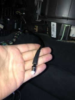 Podłączenie odłączonego kabla w BMW e91 - gdzie i jak?