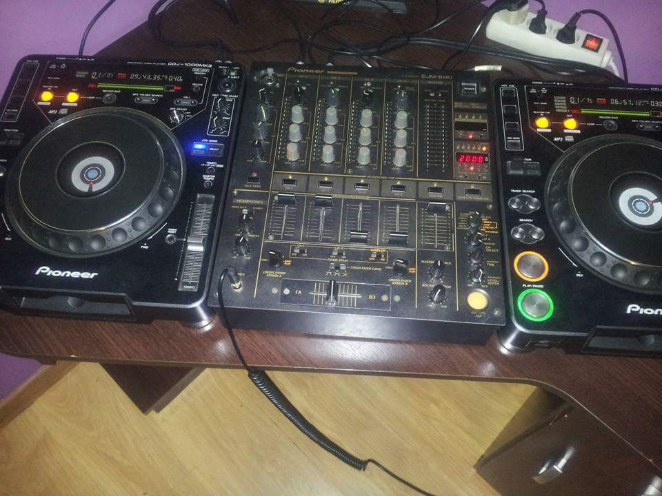 Pioneer CDJ-1000mk3 & DJM-600セット Pioneer CDJ-1000MK3 (X2) + DJM-600