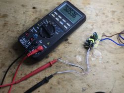 Wnętrze płyty indukcyjnej SilverCrest SDI 3500 B3, wykorzystanie części ze środka do DIY