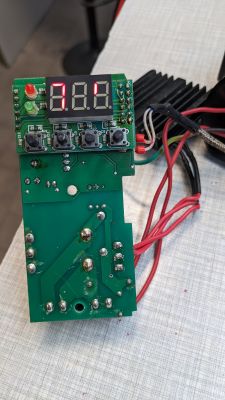 Jaki układ scalony obsługuje wyświetlacz w zgrzewarce do rur PP