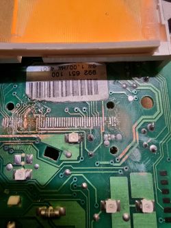 Wyświetlacz Passat B5 1.9 TDI AHH - brak napisów, tylko czerwony kolor