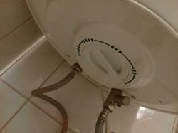 Bojler Ariston 50 L nie grzeje po ponownym podłączeniu do prądu