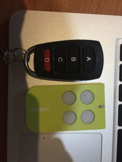 Jak przeprogramować nowe piloty, by działały z bramą MOOVO?