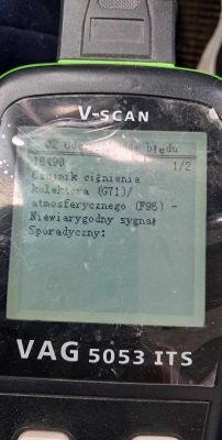 Wyświetlacz skanera diagnostycznego VAG 5053 ITS z kodem błędu 16490.