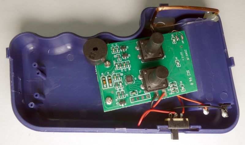 The inside of the UNIQUE 125kHz key copier