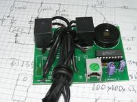 Co to za element z Fiata Uno (1997 r.) za tablicą wskaźników?