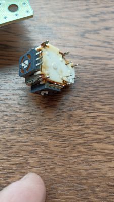 Xbox 360 pad naprawa - prawdopodobnie po zalaniu, nie włącza się.