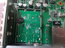 Samsung TV SHD 85: Usuwanie płyty głównej z zablokowanym gniazdem antenowym