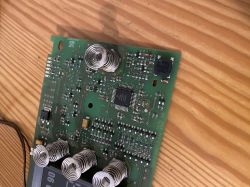 Płytka drukowana sterownika pralki Bosch WLX16460PL z widocznymi elementami elektronicznymi