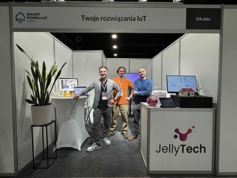 JellyTech booth at Smart Home &amp; IoT Expo with three people and screens showing a presentation