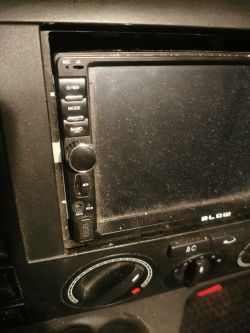 Blow avh 9810 - jak zdemontować radio samochodowe?