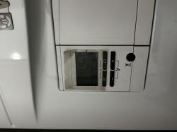 Panel sterowania piecyka Vaillant z wyświetlaczem pokazującym ciśnienie 0,4 bara