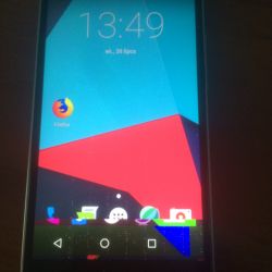 Artefakty na wyświetlaczu HTC One M8: problem przy tapetach, aparacie, galerii